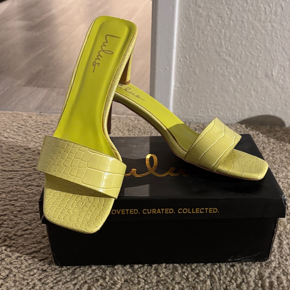 Lulu's Vibrant Yellow Croc-Patterned Heels